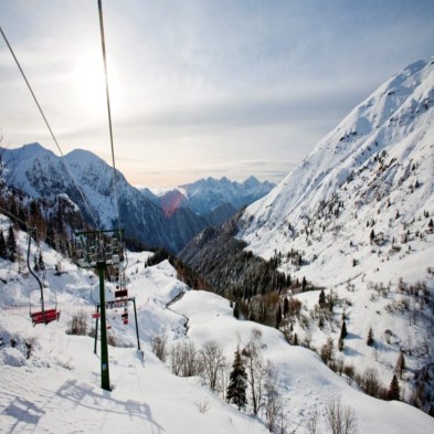 La verde Val Seriana si tinge di bianco: è ora di allacciare sci e ciaspole!
